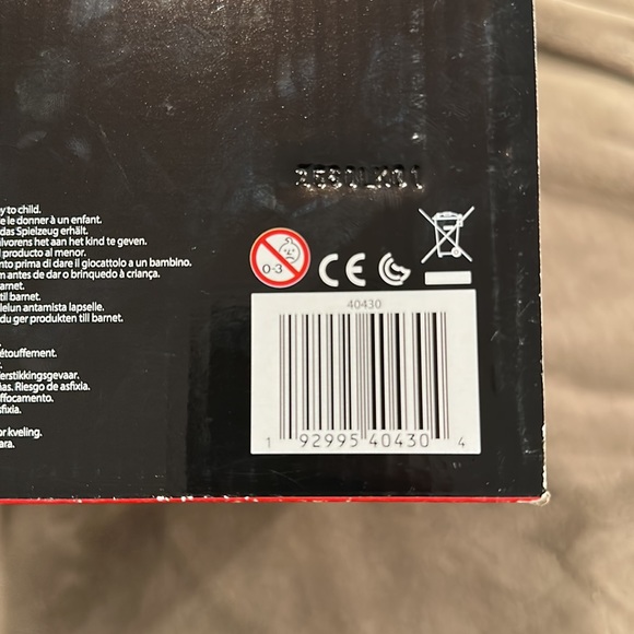 Nintendo SUPER MARIO It's-A Me, Mario! Collectible Action Figure in Red/Blue - Picture 16 of 16